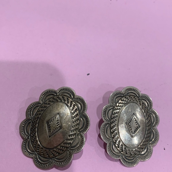 I.Kee Conch Western style post sterling silver earrings - Picture 6 of 7